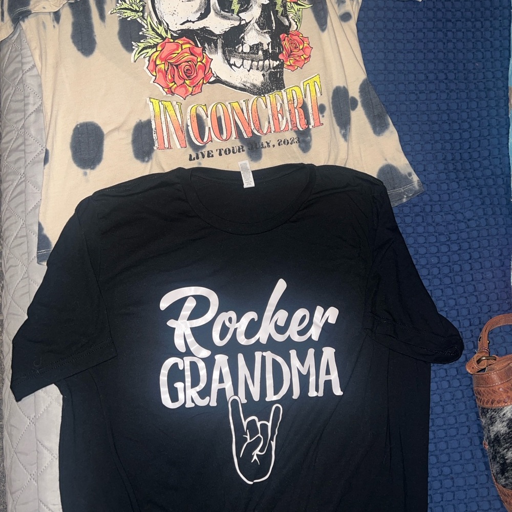 Black 'Rocker Grandma 🤘 T-Shirt